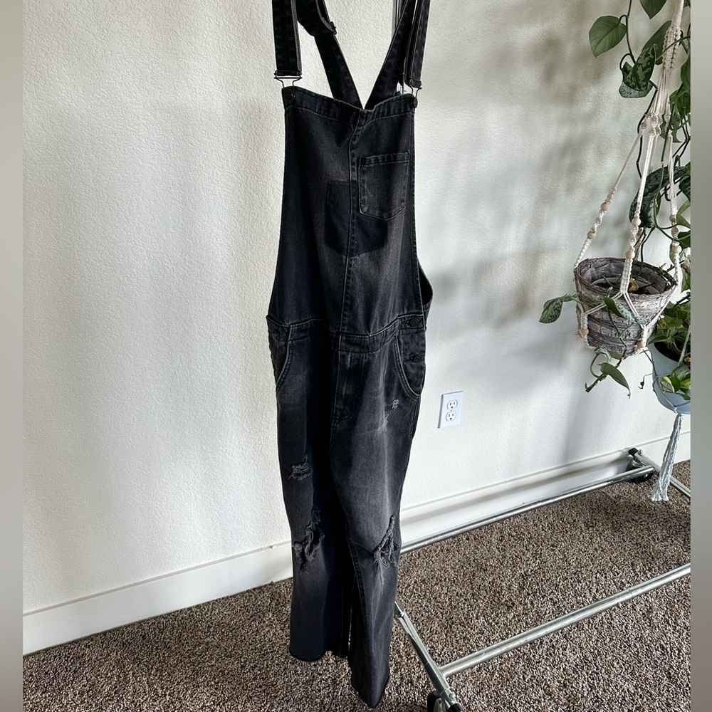 ASOS Women’s Medium Black Wash Distressed Denim Overalls